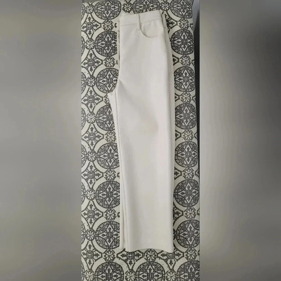 Aritzia Wilfred The Melina Birch High Rise Faux Leather Cropped Pant - Picture 5 of 16